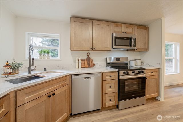 10794 Halloran Road, Bow, WA 98232