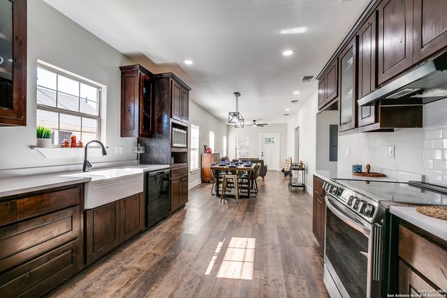 1922 W Ashby, San Antonio, TX 78228