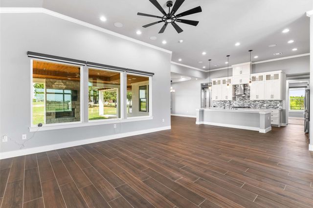 178 Balch RD, Elgin, TX 78621