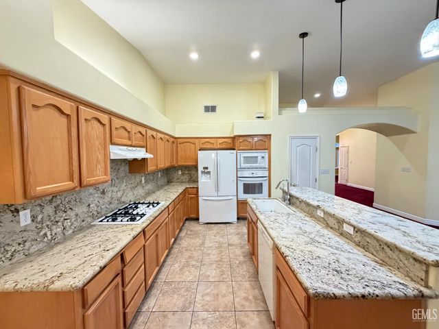 4411 Jackson Ridge Avenue, Bakersfield, CA 93313