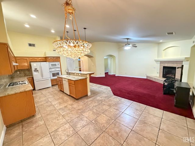 4411 Jackson Ridge Avenue, Bakersfield, CA 93313