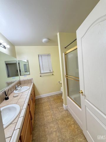 4411 Jackson Ridge Avenue, Bakersfield, CA 93313