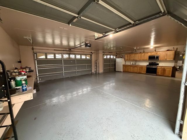 4411 Jackson Ridge Avenue, Bakersfield, CA 93313