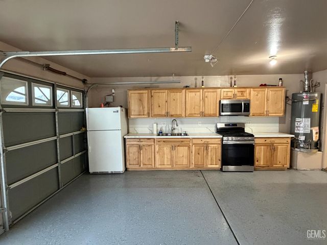 4411 Jackson Ridge Avenue, Bakersfield, CA 93313