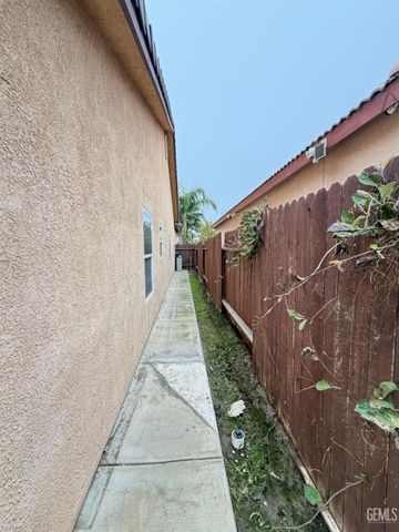 4411 Jackson Ridge Avenue, Bakersfield, CA 93313