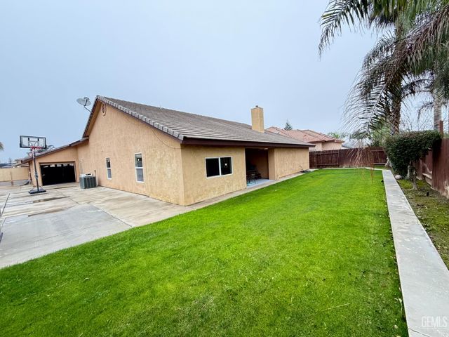 4411 Jackson Ridge Avenue, Bakersfield, CA 93313