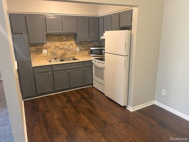 29098 Lund Avenue, Warren, MI 48093