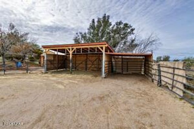 16722 S Lawton Road, Yucca, AZ 86438