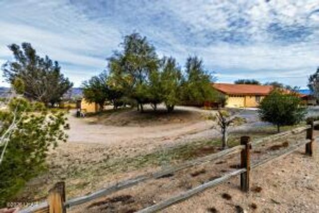 16722 S Lawton Road, Yucca, AZ 86438