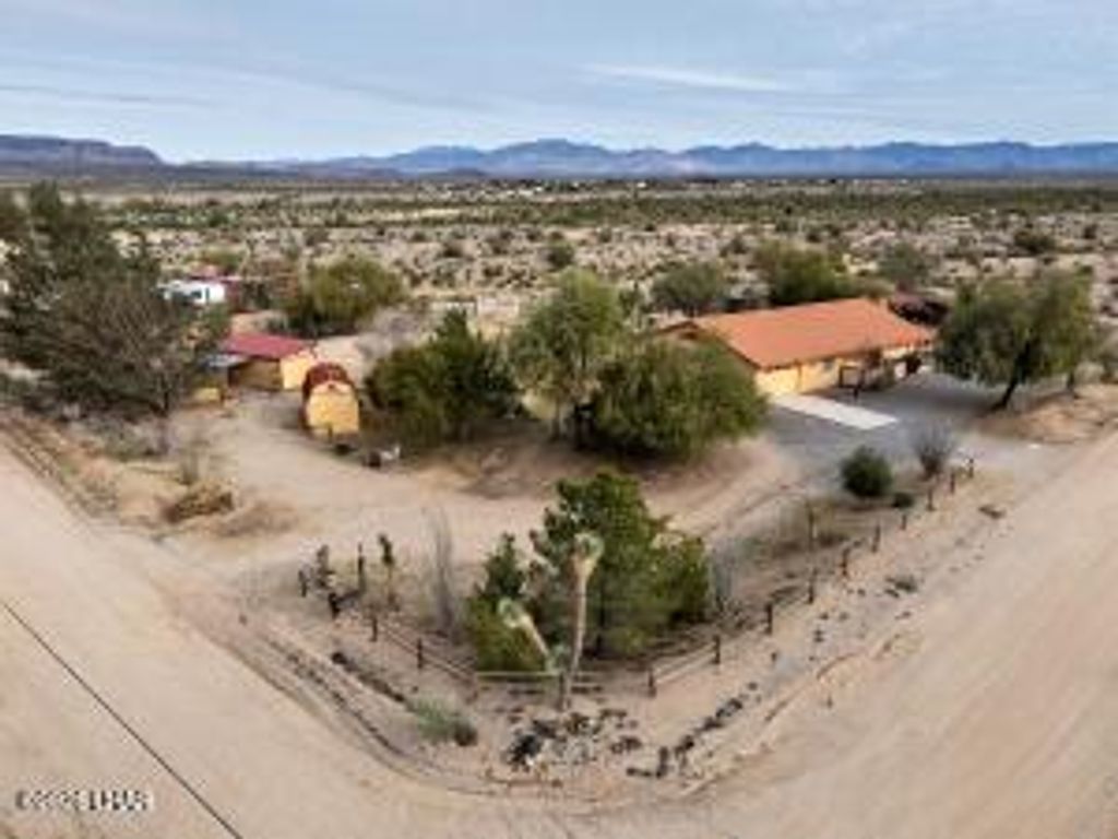 16722 S Lawton Road, Yucca, AZ 86438