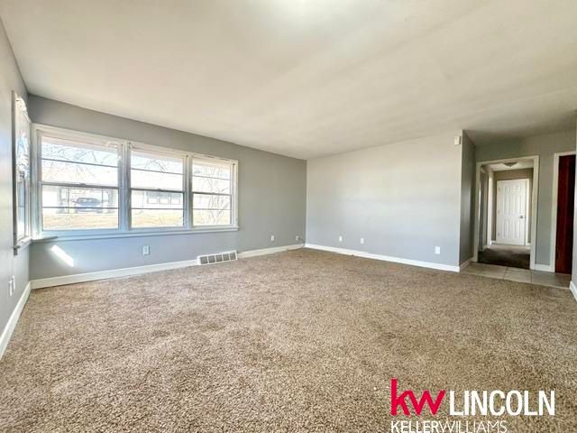 3301 Gott Circle, Lincoln, NE 68524
