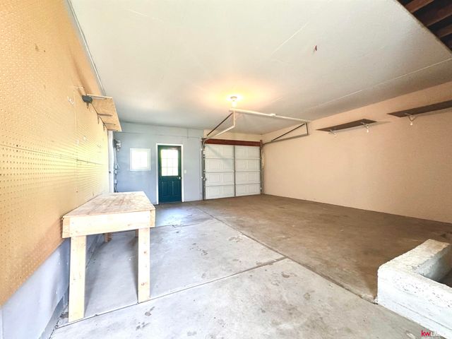 3301 Gott Circle, Lincoln, NE 68524