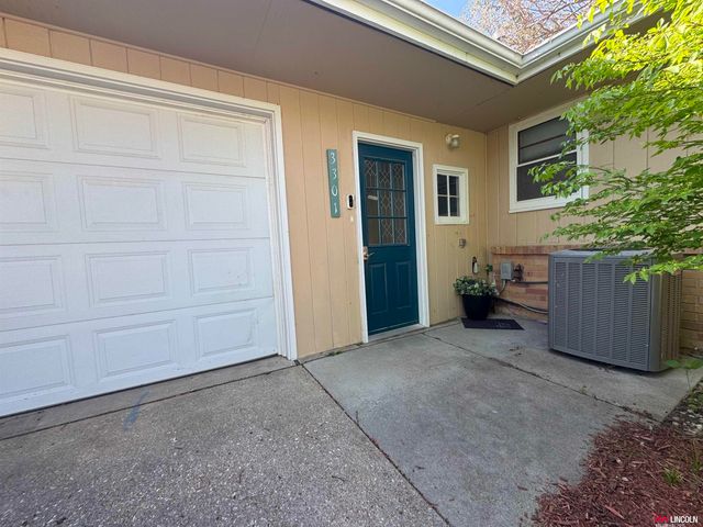 3301 Gott Circle, Lincoln, NE 68524