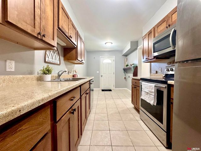 3301 Gott Circle, Lincoln, NE 68524