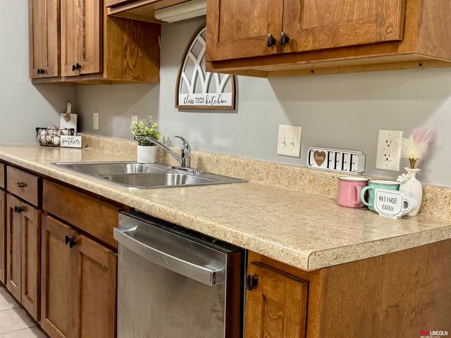 3301 Gott Circle, Lincoln, NE 68524