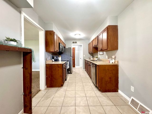 3301 Gott Circle, Lincoln, NE 68524