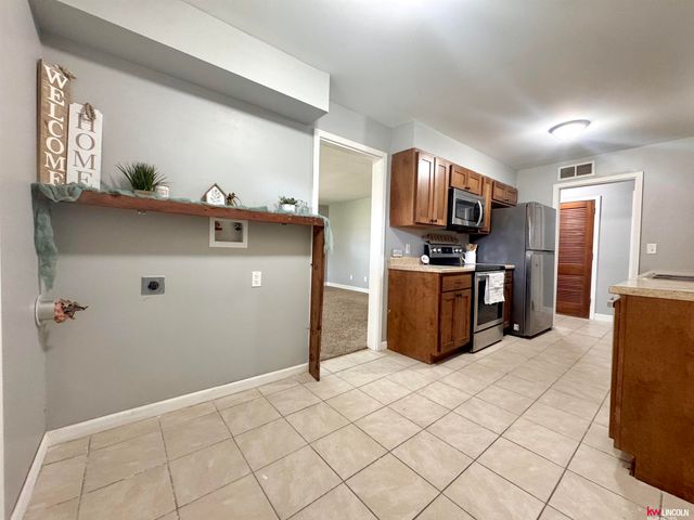 3301 Gott Circle, Lincoln, NE 68524