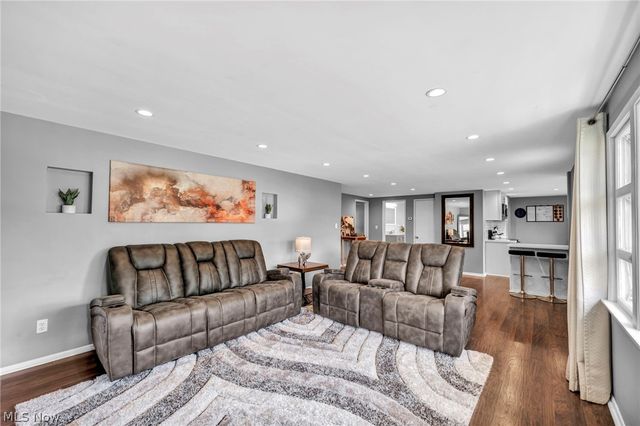 5814 Lake Cable Avenue NW, Canton, OH 44718