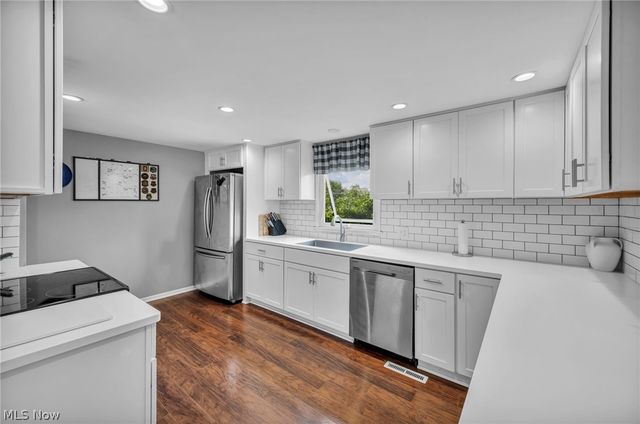 5814 Lake Cable Avenue NW, Canton, OH 44718