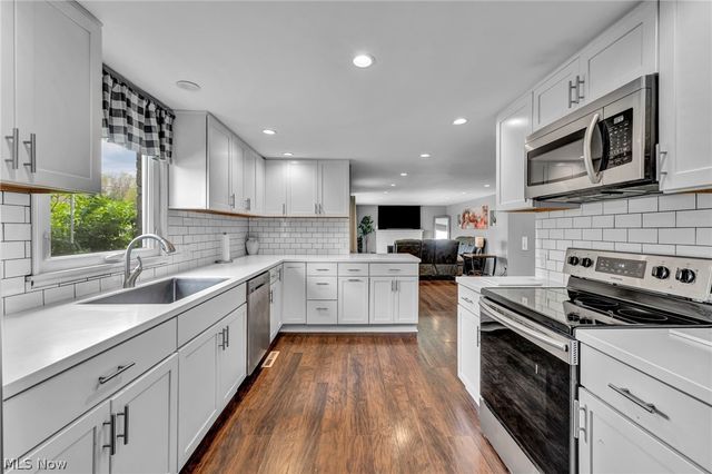 5814 Lake Cable Avenue NW, Canton, OH 44718