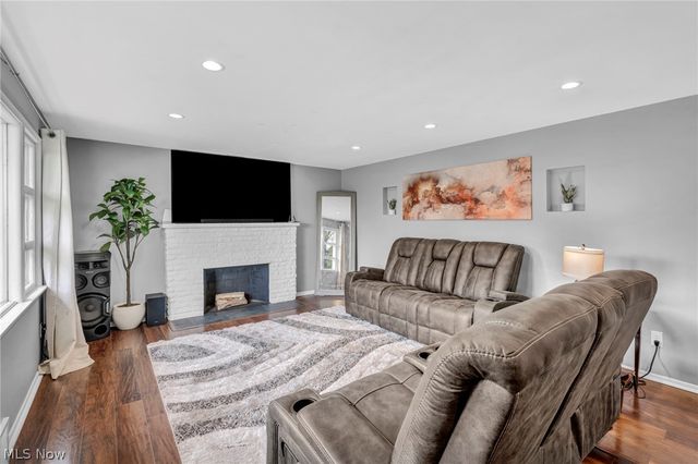 5814 Lake Cable Avenue NW, Canton, OH 44718
