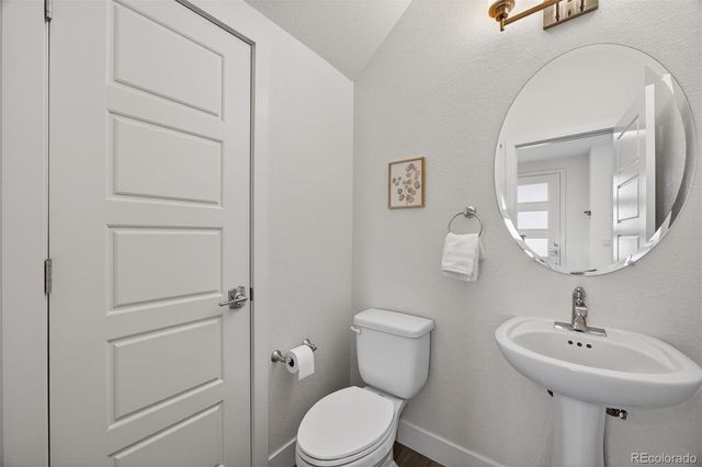 19518 E Sunset Circle, Aurora, CO 80015