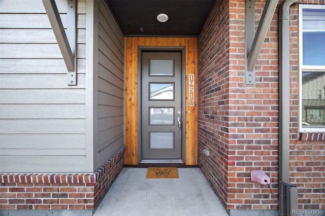 19518 E Sunset Circle, Aurora, CO 80015