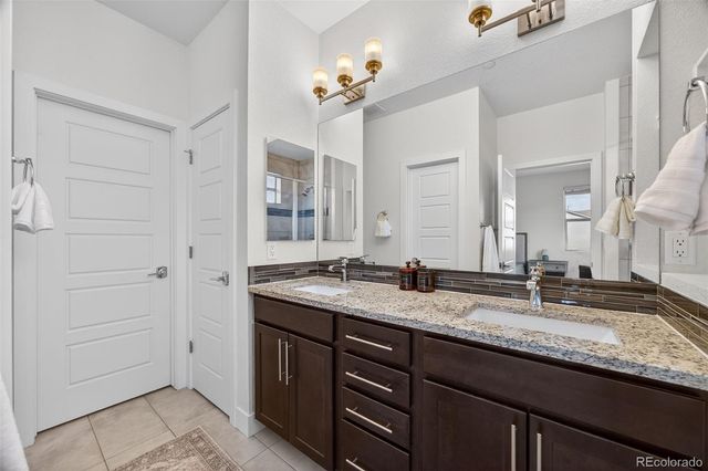 19518 E Sunset Circle, Aurora, CO 80015