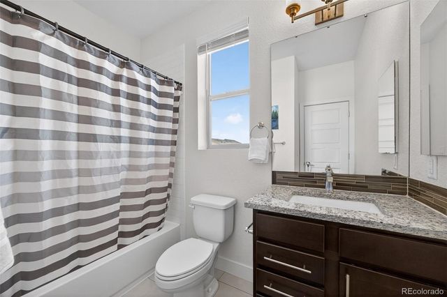 19518 E Sunset Circle, Aurora, CO 80015