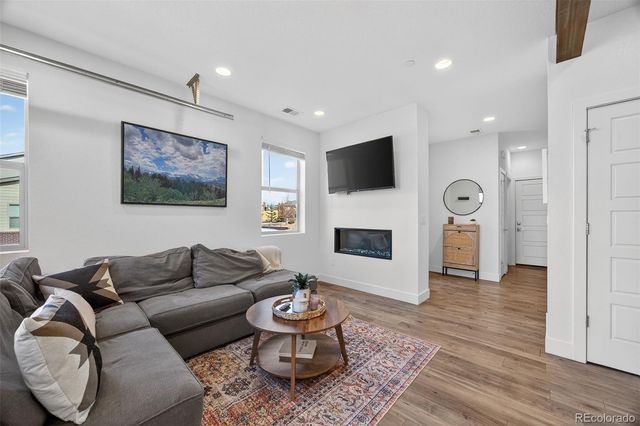 19518 E Sunset Circle, Aurora, CO 80015