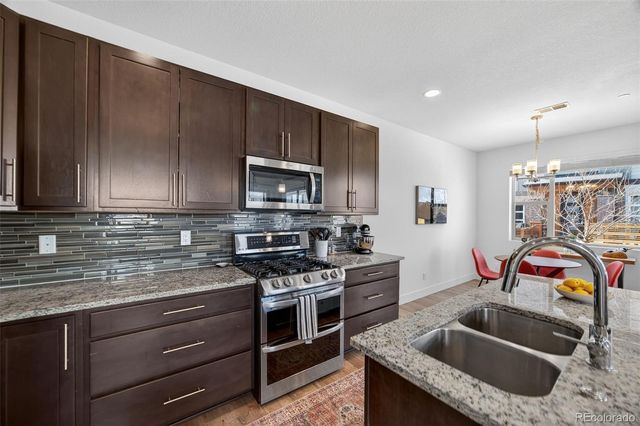 19518 E Sunset Circle, Aurora, CO 80015