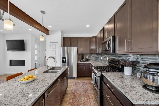 19518 E Sunset Circle, Aurora, CO 80015