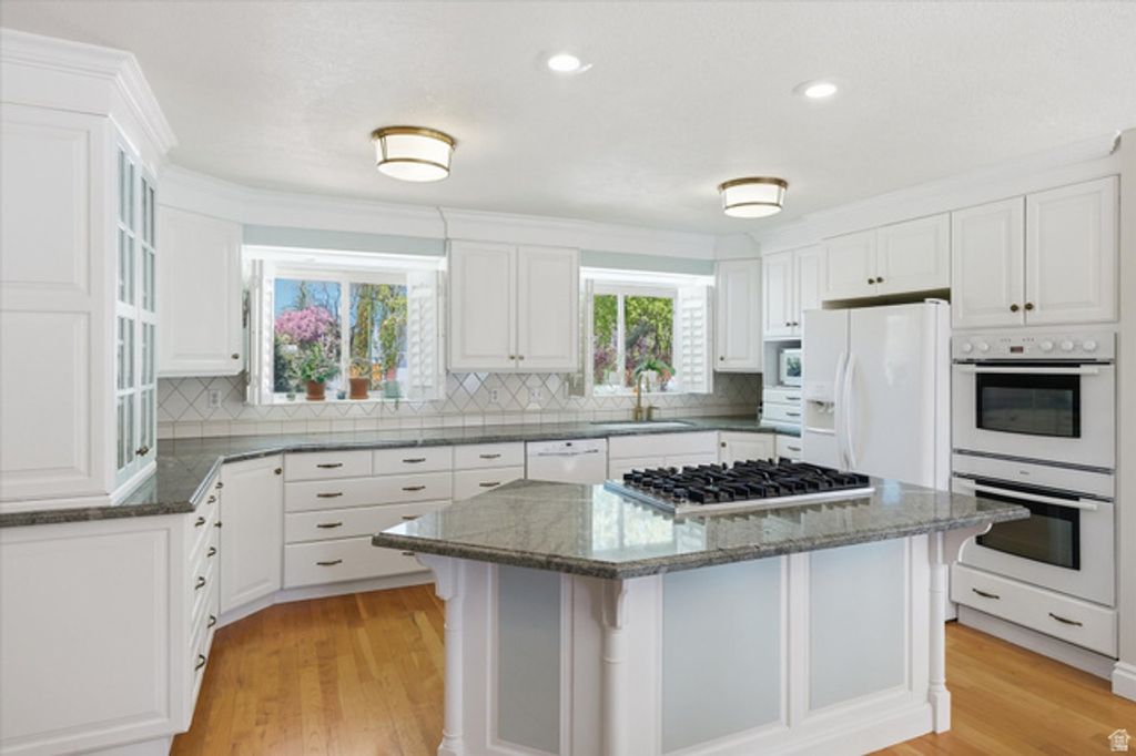 Image 15 of property listing at 1616 E SUNSET DR, Logan, UT 84321
