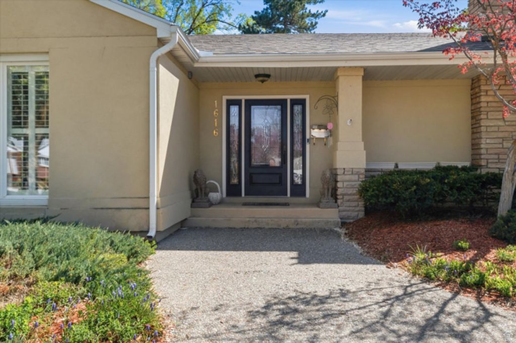 Image 3 of property listing at 1616 E SUNSET DR, Logan, UT 84321