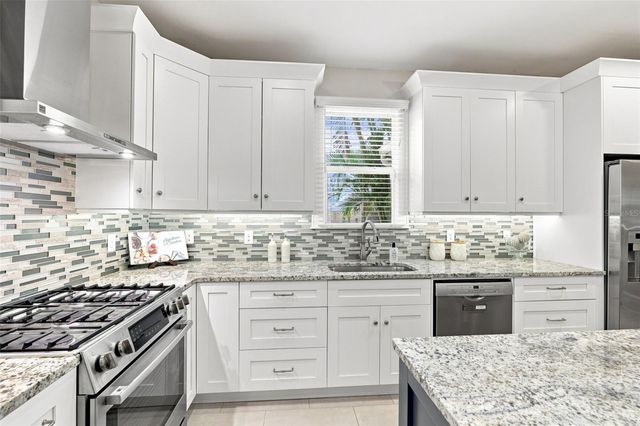 841 24TH AVENUE N, St Petersburg, FL 33704