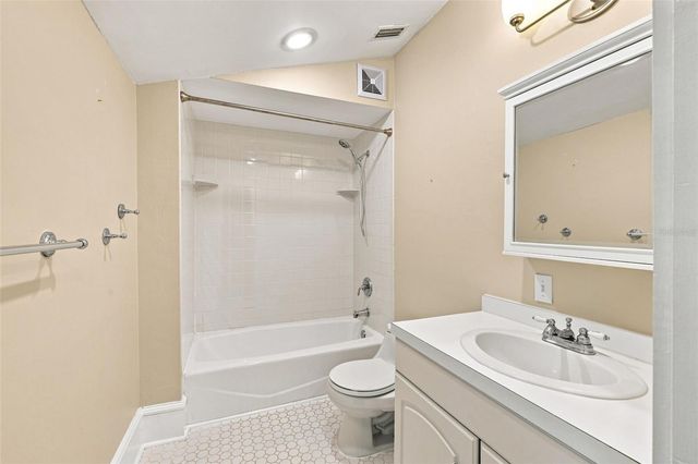 841 24TH AVENUE N, St Petersburg, FL 33704
