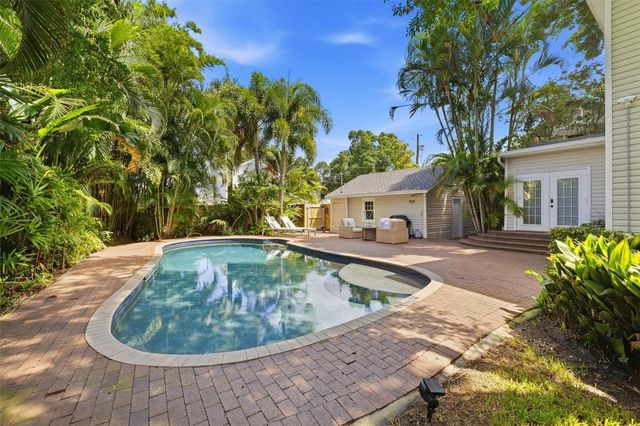 841 24TH AVENUE N, St Petersburg, FL 33704