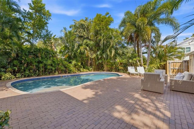 841 24TH AVENUE N, St Petersburg, FL 33704