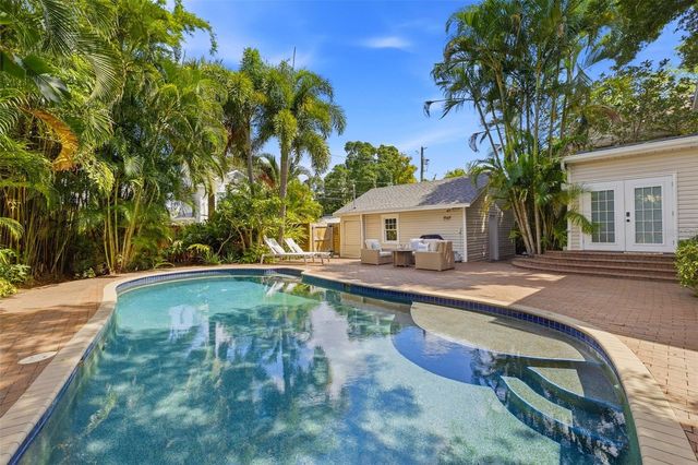 841 24TH AVENUE N, St Petersburg, FL 33704
