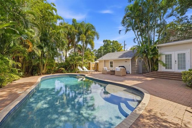 841 24TH AVENUE N, St Petersburg, FL 33704
