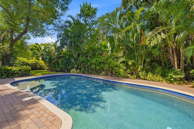 841 24TH AVENUE N, St Petersburg, FL 33704