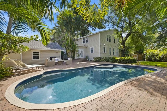 841 24TH AVENUE N, St Petersburg, FL 33704