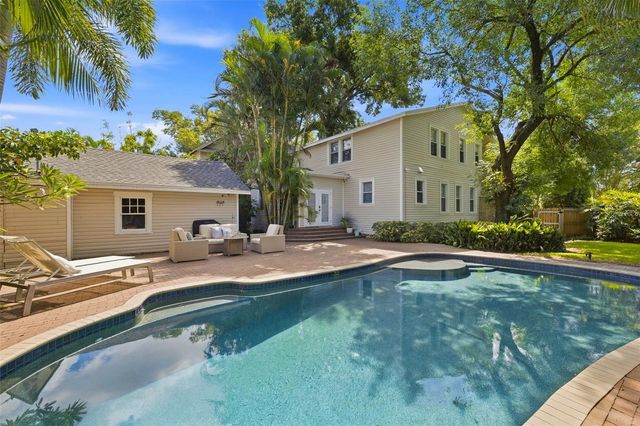 841 24TH AVENUE N, St Petersburg, FL 33704