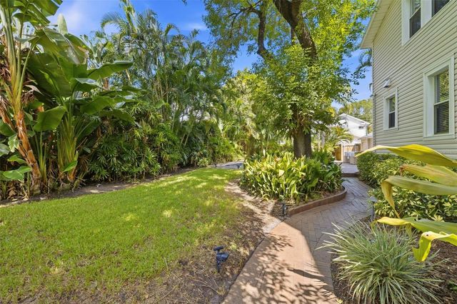 841 24TH AVENUE N, St Petersburg, FL 33704