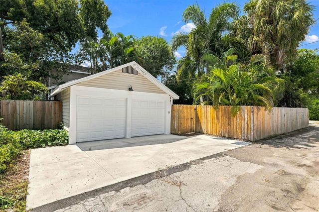 841 24TH AVENUE N, St Petersburg, FL 33704