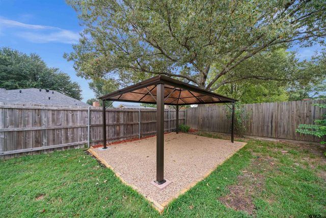 4715 Edinburgh, Tyler, TX 75703
