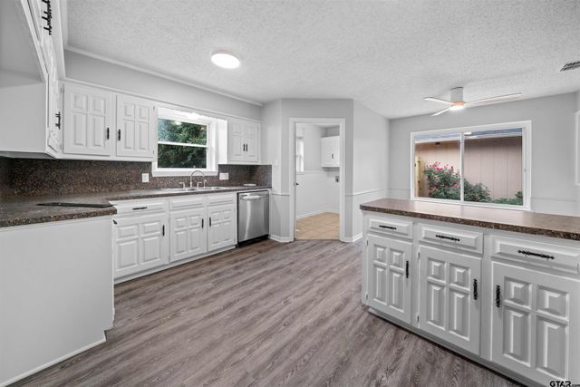 4715 Edinburgh, Tyler, TX 75703