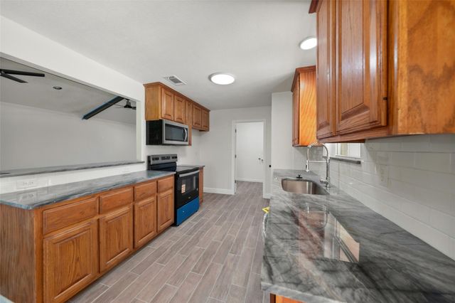 9096 N Comanche Circle, Willis, TX 77378
