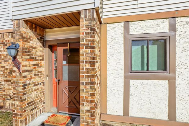 2058 Pathways Drive 9, Saint Paul, MN 55119