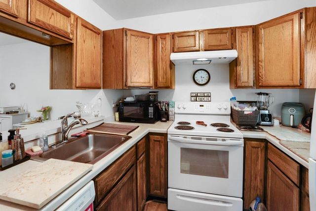 2058 Pathways Drive 9, Saint Paul, MN 55119